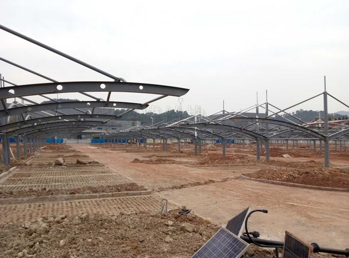 貴陽(yáng)卷煙廠南部膜結(jié)構(gòu)車棚開(kāi)工準(zhǔn)備中