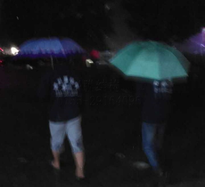 大半夜這些膜結構人這是要去干嘛